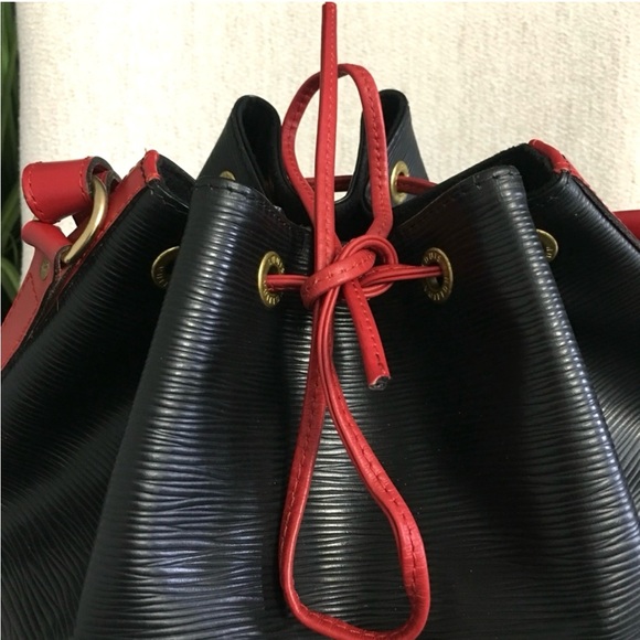 Authentic Louis Vuitton bucket bag black Epi leather - Picture 4 of 16